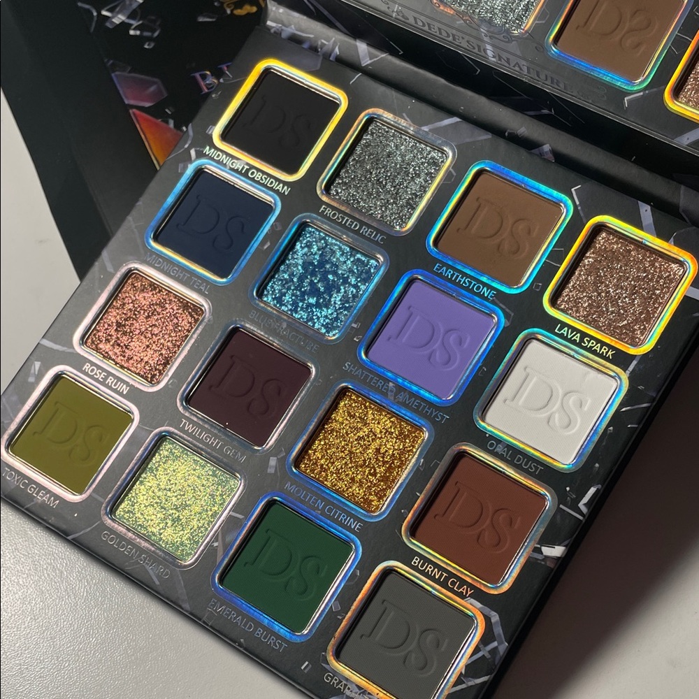 Dede signature broken jewels eyeshadow palette